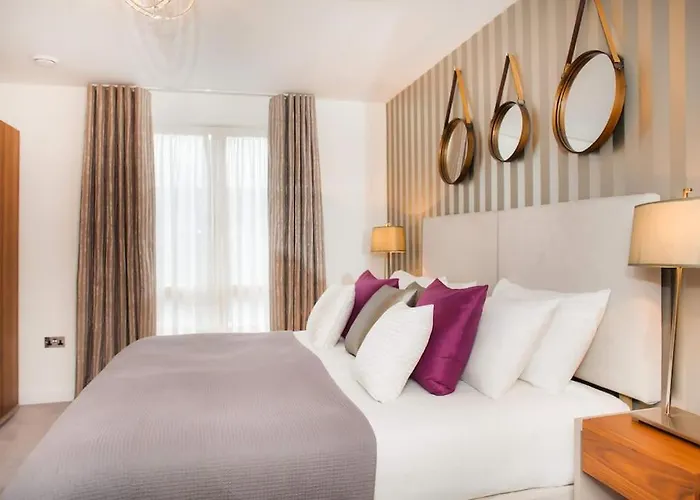 Stylish And Central Two Bedroom & Two Bathroom Apartment With Free Parking