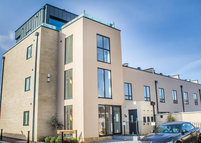 Stylish And Central Two Bedroom & Two Bathroom Apartment With Free Parking