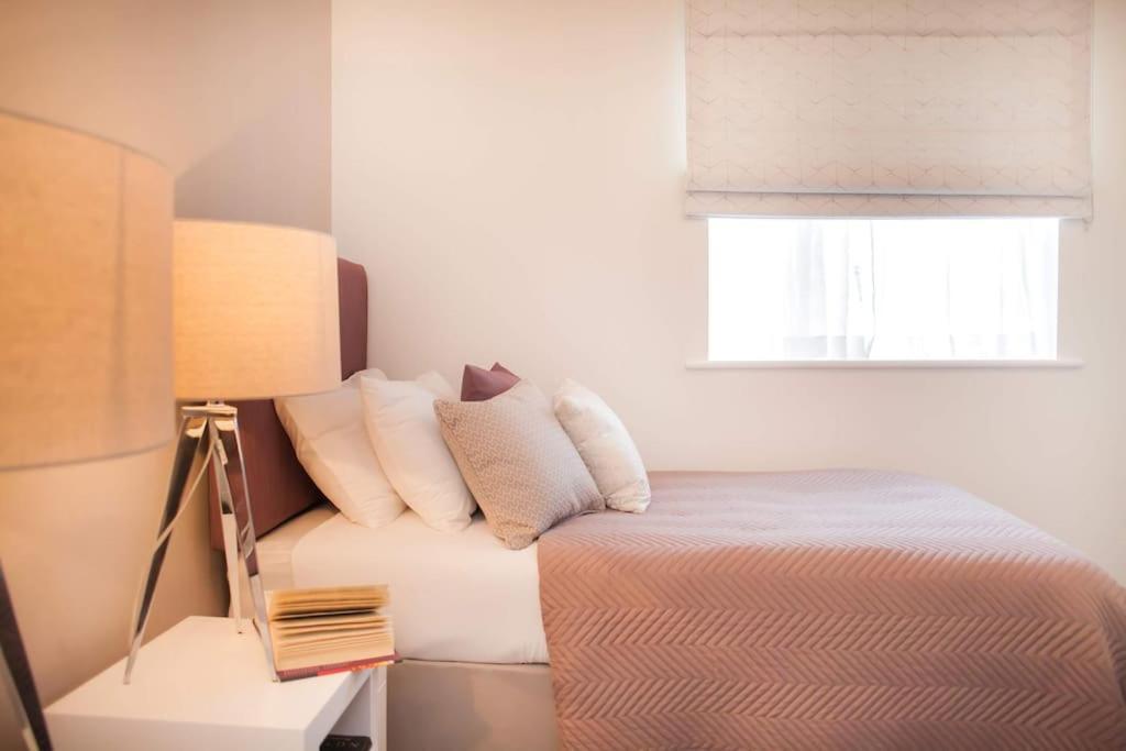 Stylish And Two Bedroom & Two Bathroom With Free Parking *